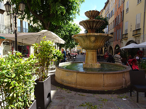 Restaurants an der Place aux Aires, Grasse