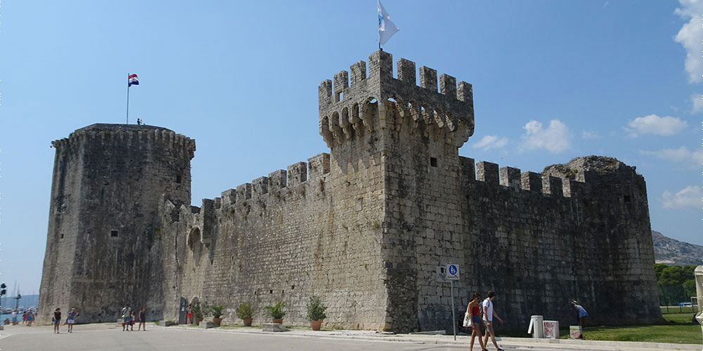 Trogir mit der Burg Kamerlengo