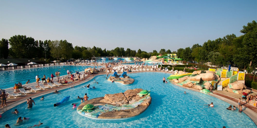 Was für ein Poolbereich: Spielen und Planschen auf Camping Marina di Venezia