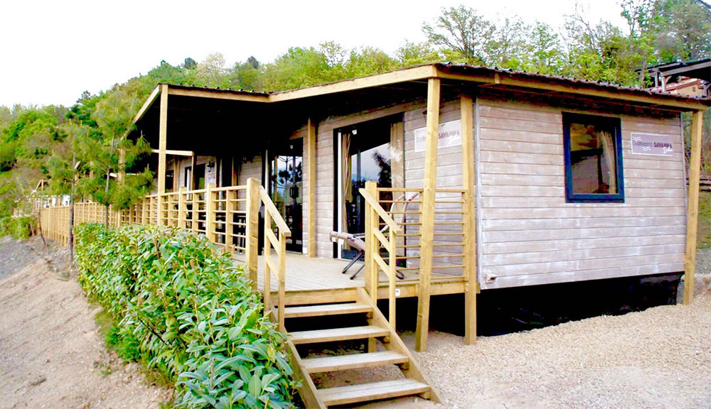 Die Savanna Lodge DeLuxe von Gustocamp – mit 2 Badezimmern und Klimaanlage