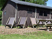 Zelthütte mit Privatdusche auf dem Bauernhof
