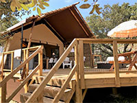 Quatrefeuilles Mimosa Lodge mit Jacuzzi