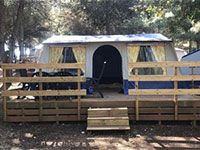 Bungalowzelt mit Terrasse