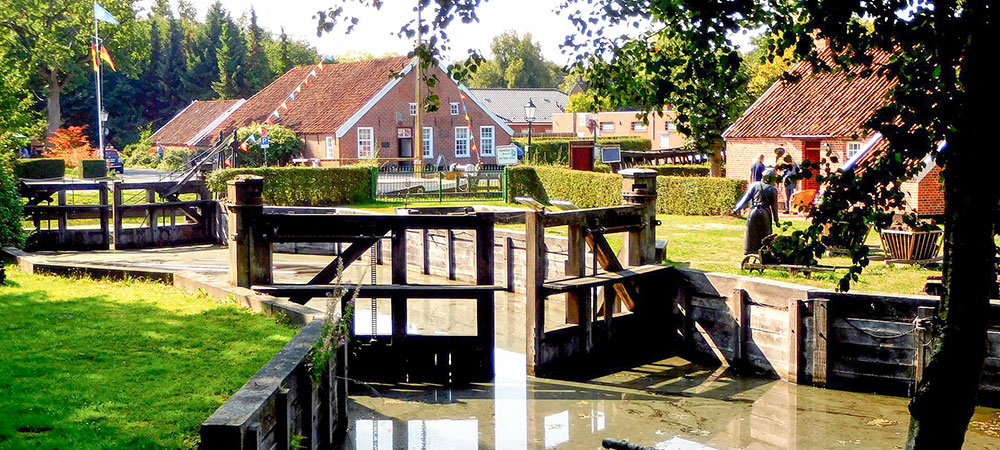 Freilichtmuseum Papenburg Infos &uuml;ber die Fehnkolonien Bild von Michael Gollnick auf Pixabay