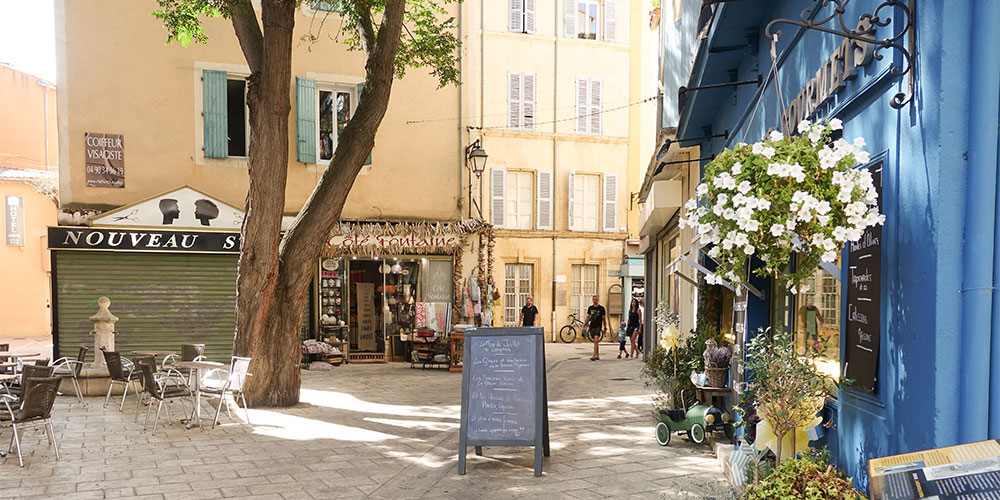 Ein Bummel durch die Kernstadt von Orange – ein Genuss! Ein Bummel durch die Kernstadt von Orange – ein Genuss!