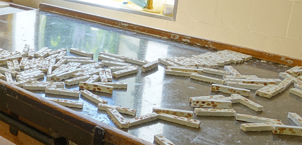 Mont&eacute;limar wo wach alter Tradition leckere Nougatspezialit&auml;ten produziert werden