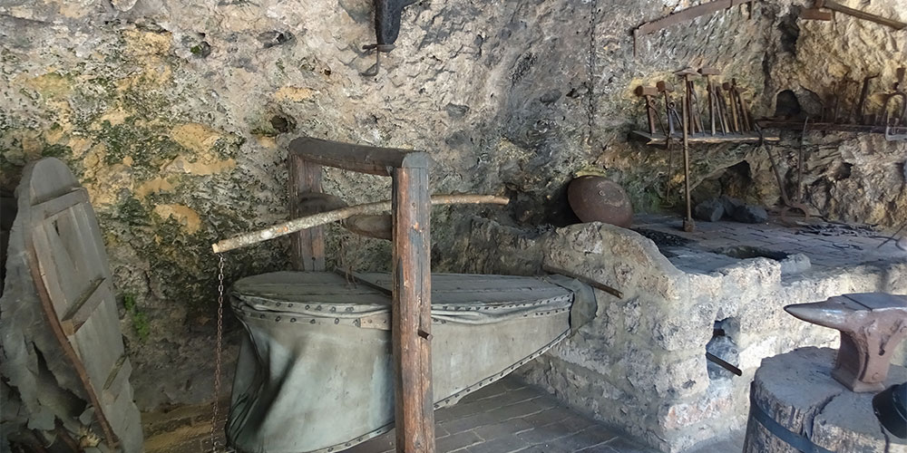 Die alte Schmiede im Ethnodorf Die alte Schmiede im Ethnodorf