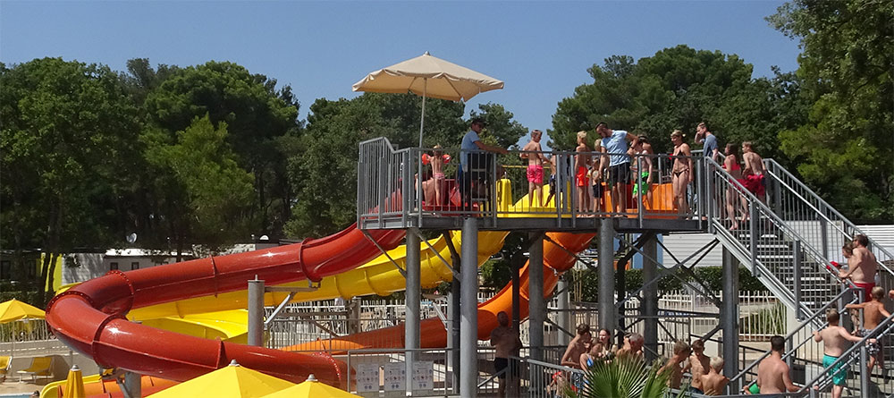 Schwimmbad mit Bademeister f&uuml;r Teenager? 