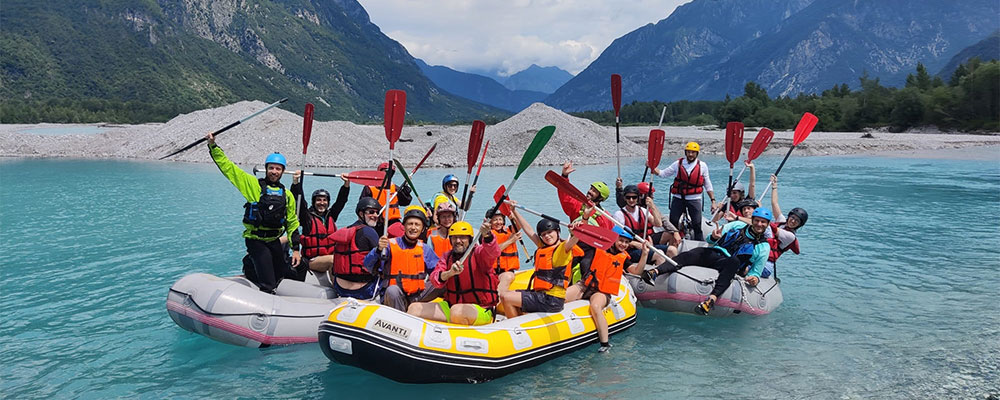 Mit den Rafting-Profis der Scuola Kayak Friuli auf Tour title=