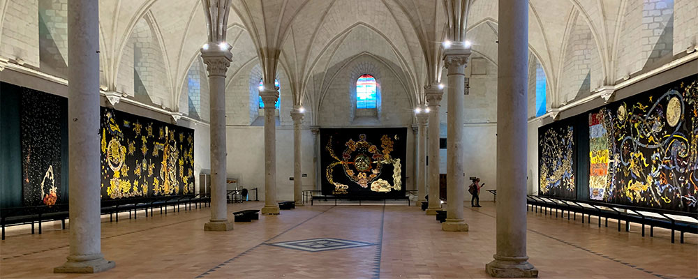 Jean Lur&ccedil;ats Wandteppich Chant du Monde in Angers