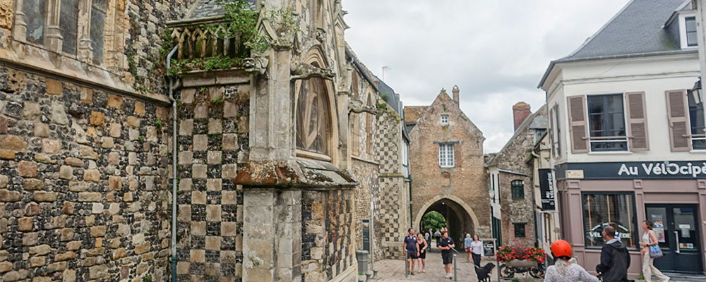 Porte de Nevers diente fr&uuml;her auch als Gef&auml;ngnis