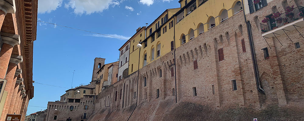 Die Stadtmauer von Jesi, Le Marche