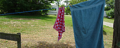 Allerlei Tipps, wie die Wäsche im Campingurlaub sauber und trocken wird