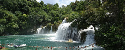 Die Krka Wasserfälle – einen der schönsten Nationalparks Kroatiens per Boot entdecken