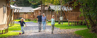 Glampen in der Natur: ein Safarizelt oder Lodgezelt mieten