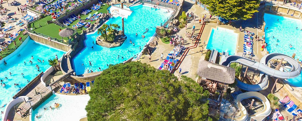 Gro&szlig;e Poolanlage auf Camping Le Vieux Port 