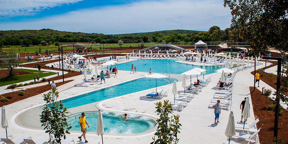 Neuer Poolkomplex Mon Perin, Istrien Neuer Poolkomplex Mon Perin, Istrien