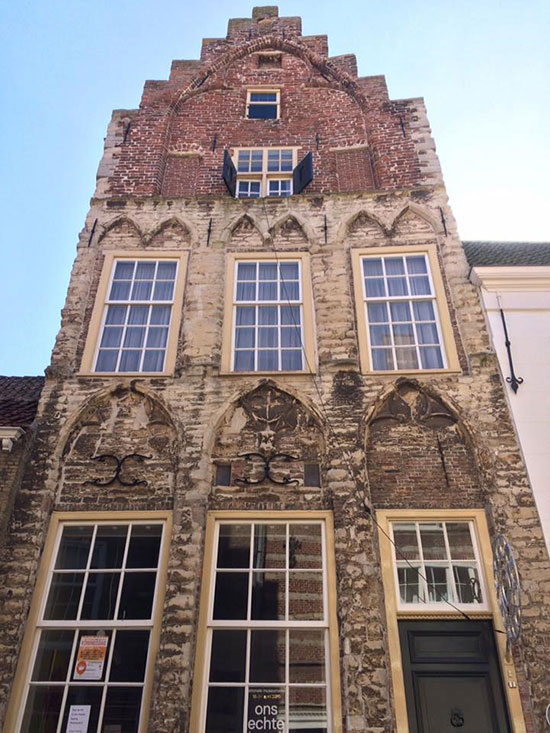 De Haene, das älteste aus Steinen errichtete Haus von Zierikzee De Haene, das älteste aus Steinen errichtete Haus von Zierikzee