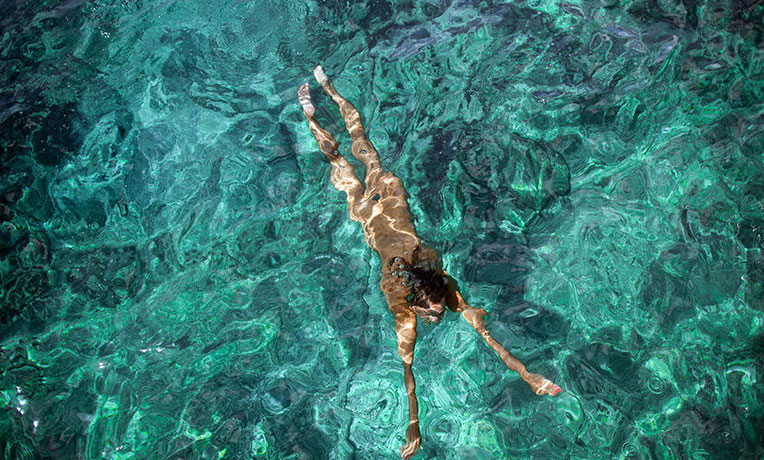 Schwimmen ohne Kleidung Schwimmen ohne Kleidun