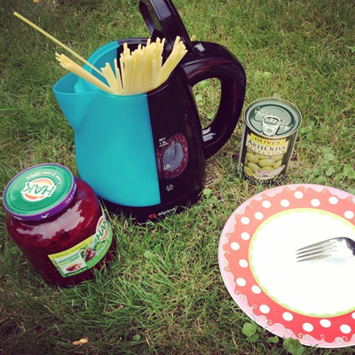 Wasserkocher mit Pasta