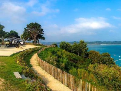 Thumbnail 4 van Le Châtelet