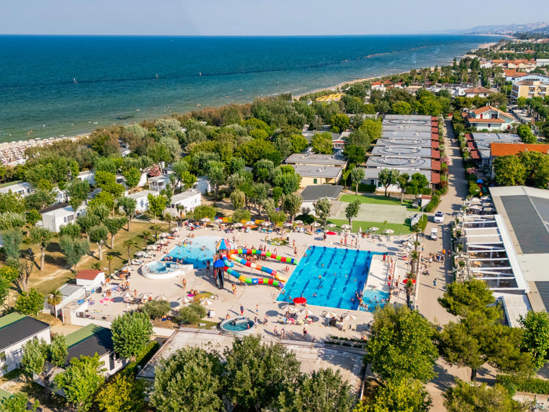 Foto van Stork Family Village